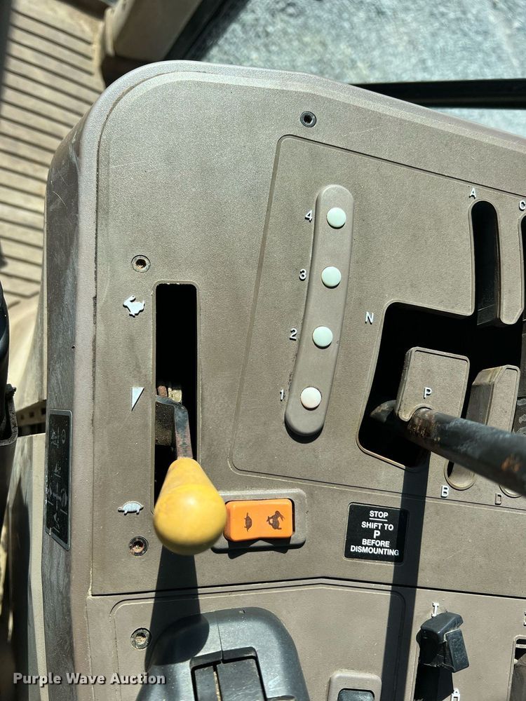 image for item II9116 2009 John Deere 7130  MFWD tractor