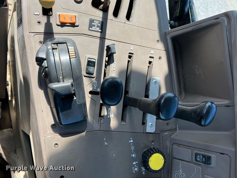 image for item II9116 2009 John Deere 7130  MFWD tractor