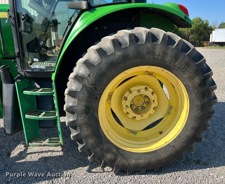 image for item II9116 2009 John Deere 7130  MFWD tractor