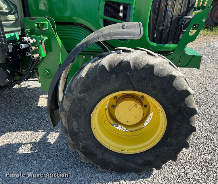 image for item II9116 2009 John Deere 7130  MFWD tractor