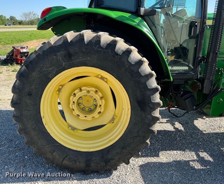 image for item II9116 2009 John Deere 7130  MFWD tractor