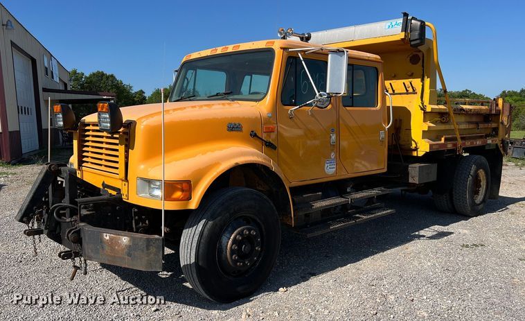 image for item II9118 2001 International 4900  dump truck