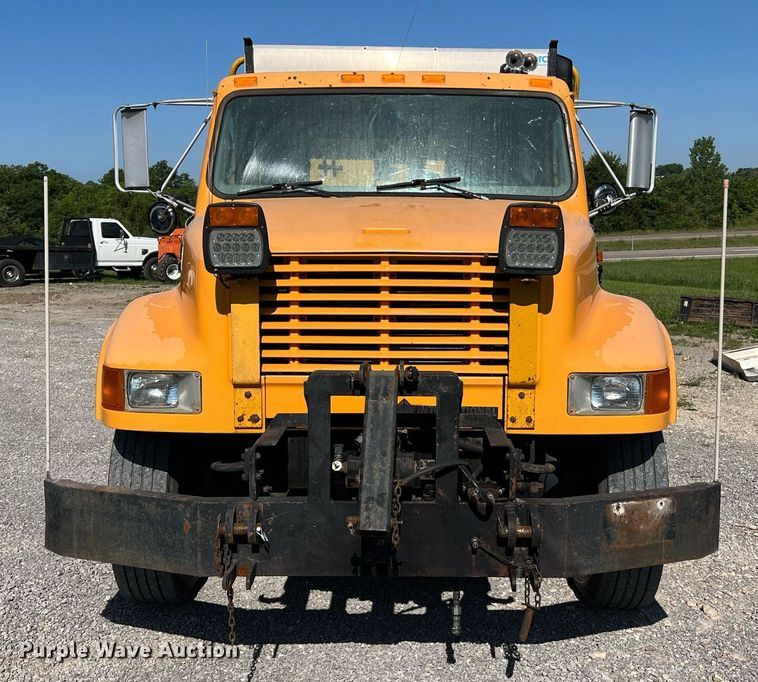image for item II9118 2001 International 4900  dump truck