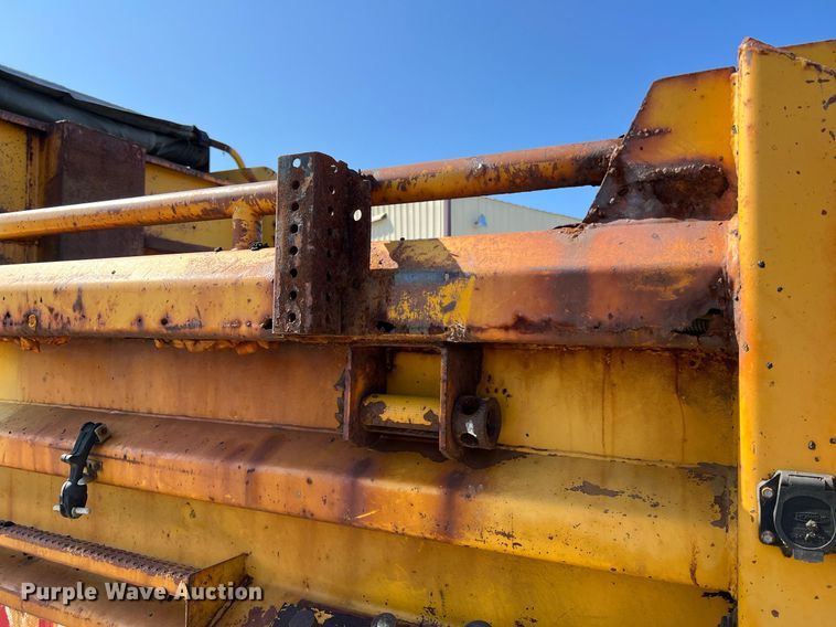 image for item II9118 2001 International 4900  dump truck