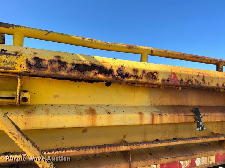 image for item II9118 2001 International 4900  dump truck