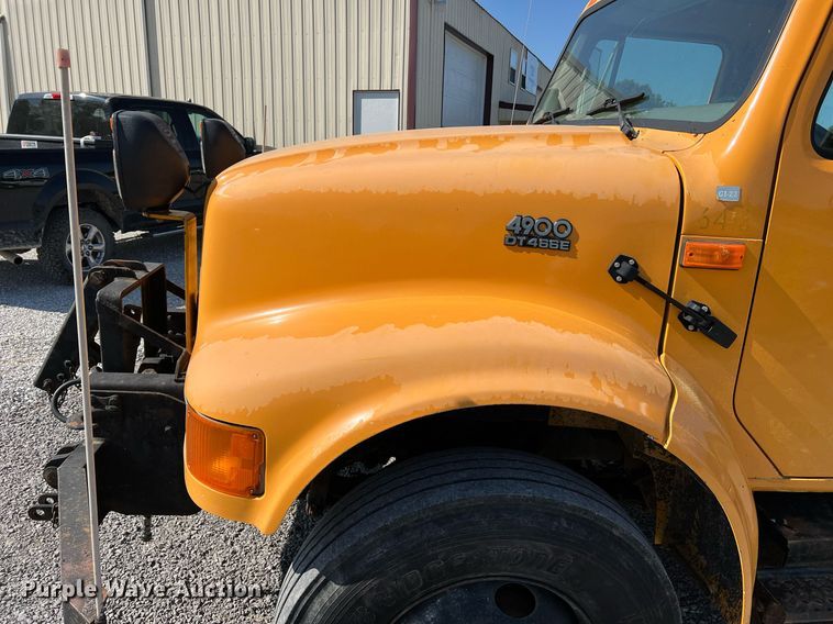 image for item II9118 2001 International 4900  dump truck