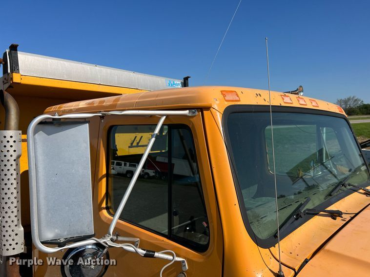 image for item II9118 2001 International 4900  dump truck