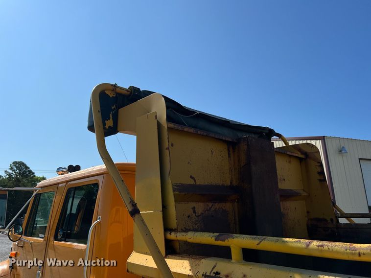 image for item II9118 2001 International 4900  dump truck