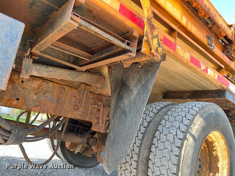 image for item II9118 2001 International 4900  dump truck