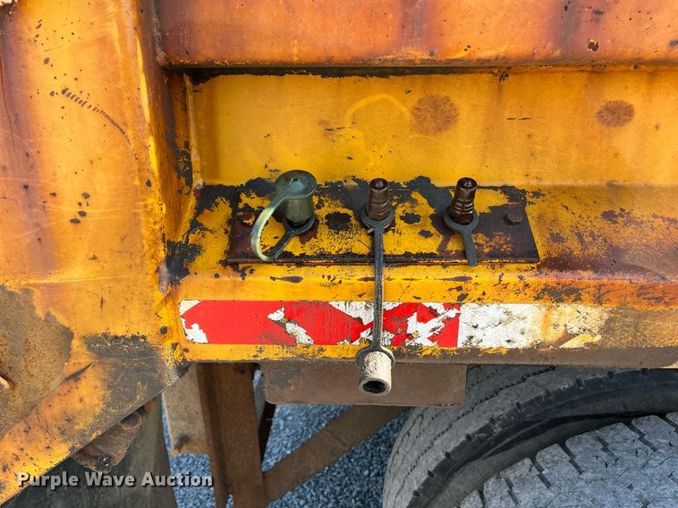 image for item II9118 2001 International 4900  dump truck