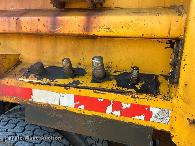 image for item II9118 2001 International 4900  dump truck