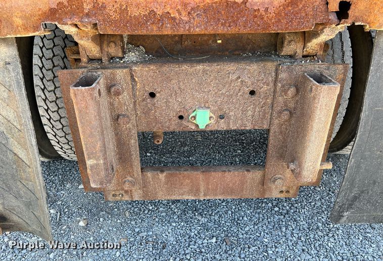 image for item II9118 2001 International 4900  dump truck