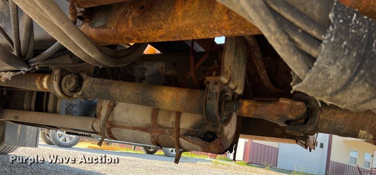 image for item II9118 2001 International 4900  dump truck