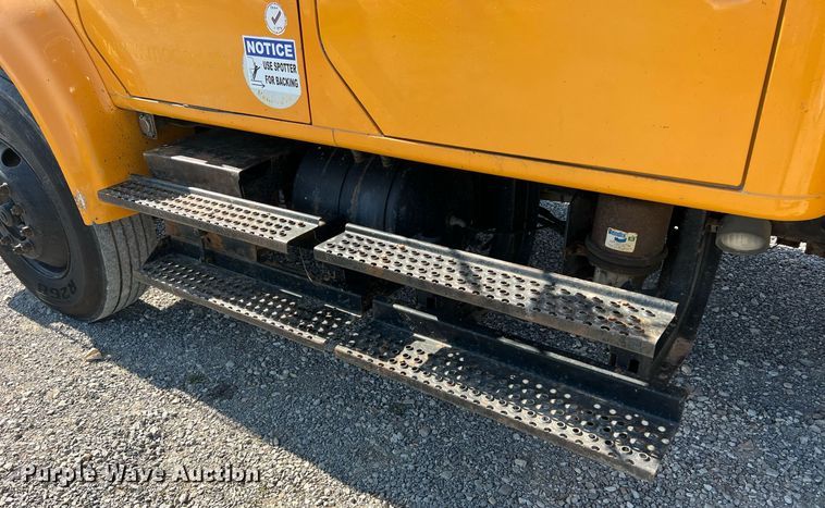 image for item II9118 2001 International 4900  dump truck