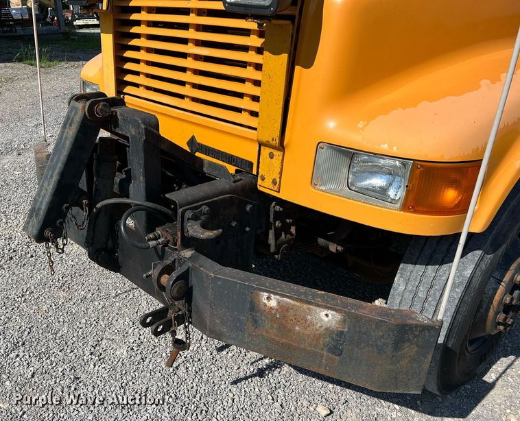 image for item II9118 2001 International 4900  dump truck