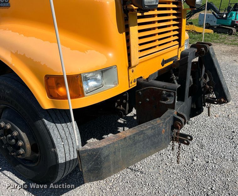 image for item II9118 2001 International 4900  dump truck