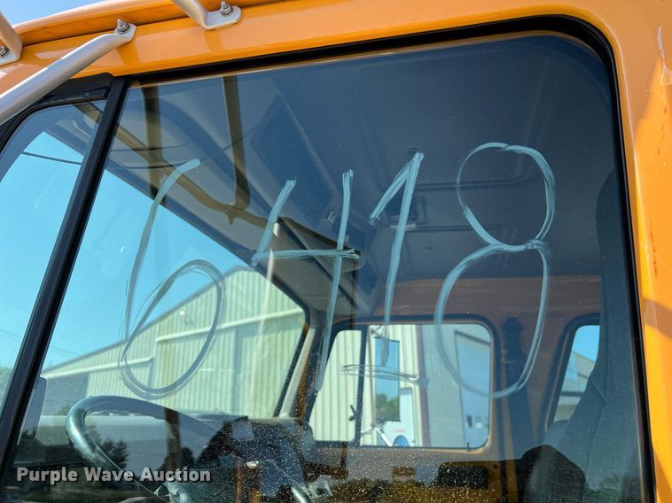 image for item II9118 2001 International 4900  dump truck