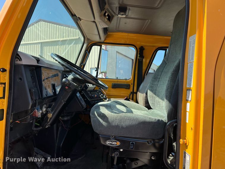 image for item II9118 2001 International 4900  dump truck