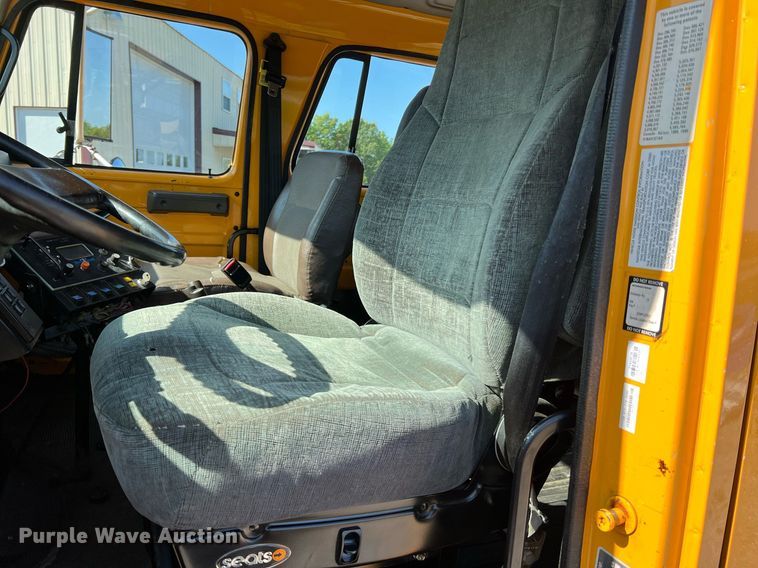 image for item II9118 2001 International 4900  dump truck