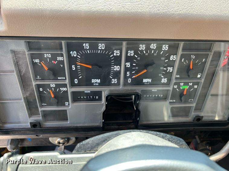 image for item II9118 2001 International 4900  dump truck