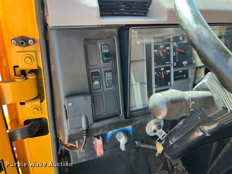 image for item II9118 2001 International 4900  dump truck