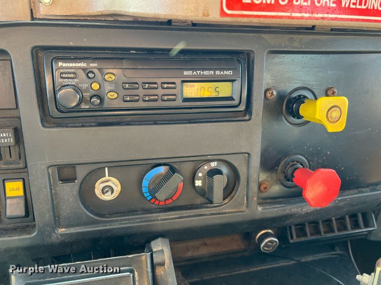 image for item II9118 2001 International 4900  dump truck