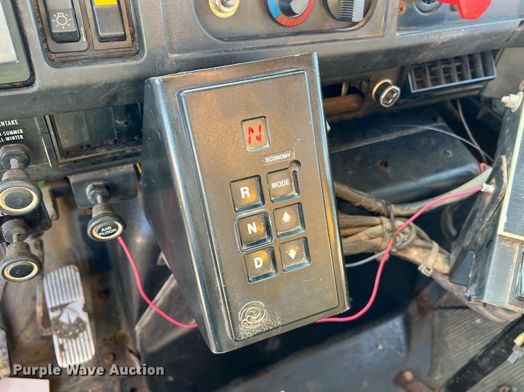 image for item II9118 2001 International 4900  dump truck