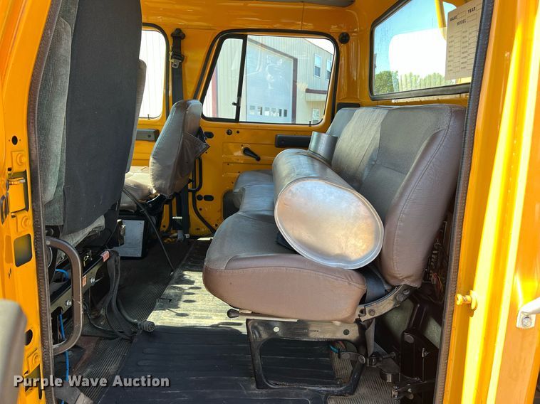 image for item II9118 2001 International 4900  dump truck