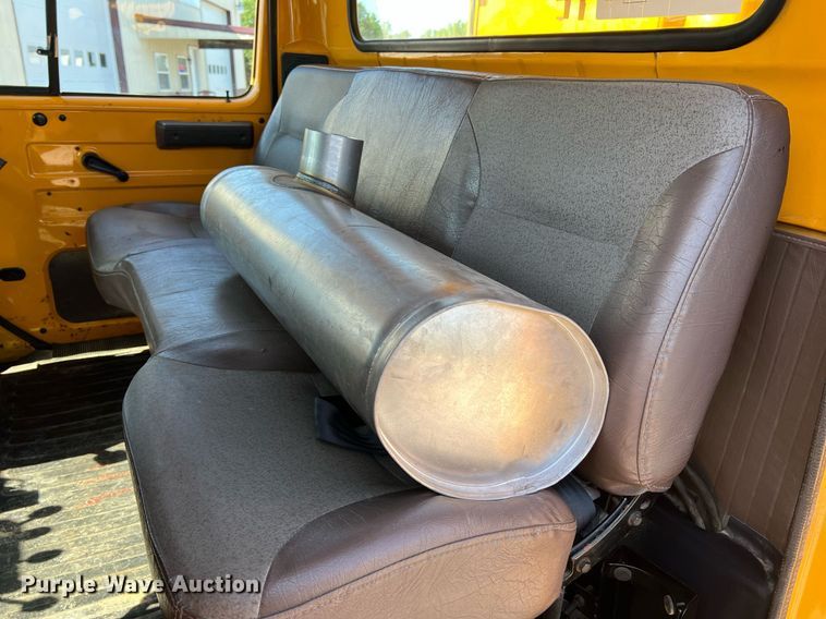 image for item II9118 2001 International 4900  dump truck