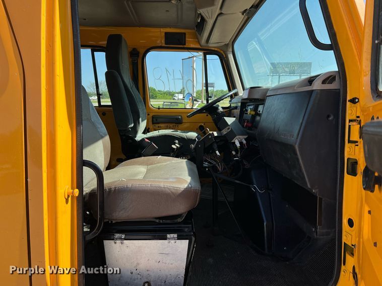 image for item II9118 2001 International 4900  dump truck