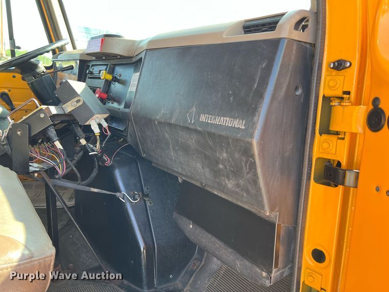 image for item II9118 2001 International 4900  dump truck