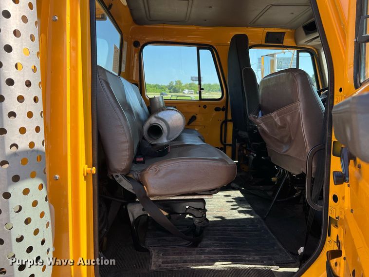 image for item II9118 2001 International 4900  dump truck