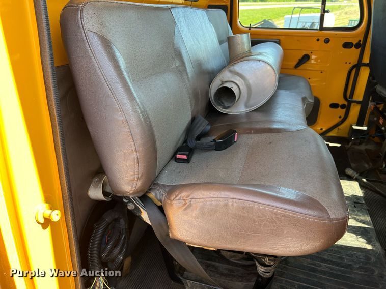 image for item II9118 2001 International 4900  dump truck