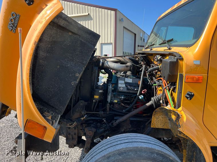 image for item II9118 2001 International 4900  dump truck