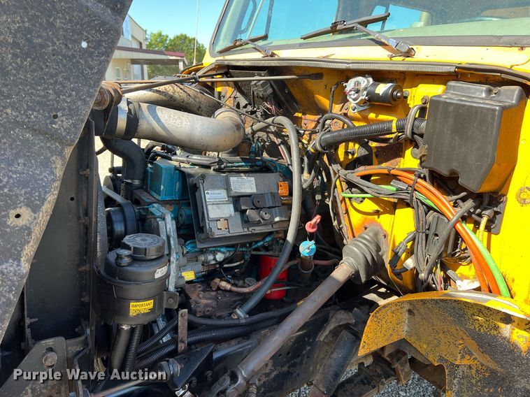 image for item II9118 2001 International 4900  dump truck