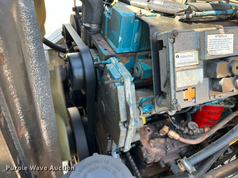 image for item II9118 2001 International 4900  dump truck