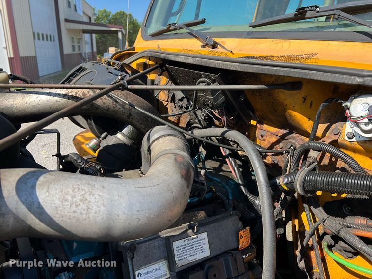 image for item II9118 2001 International 4900  dump truck