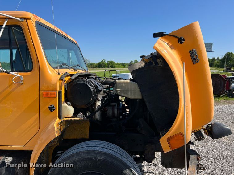 image for item II9118 2001 International 4900  dump truck