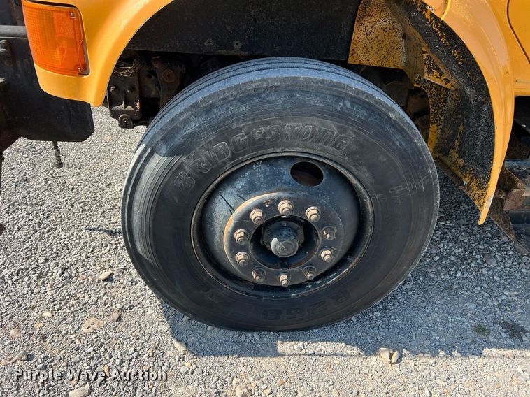 image for item II9118 2001 International 4900  dump truck