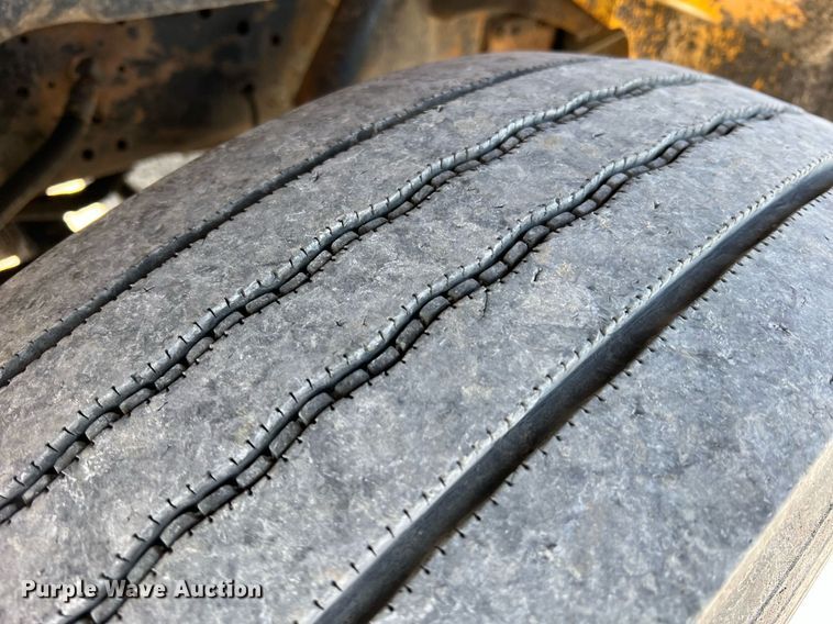 image for item II9118 2001 International 4900  dump truck