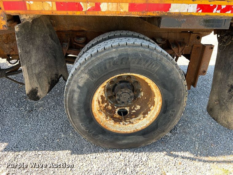 image for item II9118 2001 International 4900  dump truck