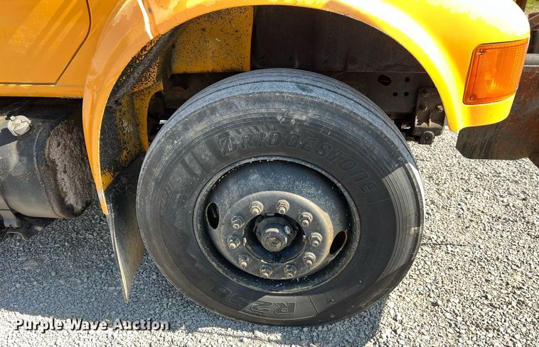 image for item II9118 2001 International 4900  dump truck