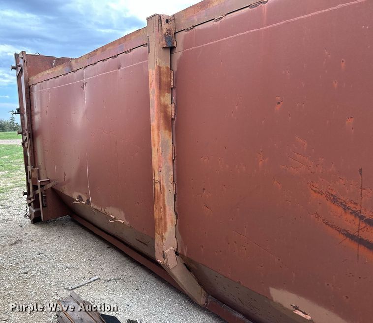 image for item JD9105 Roll-off dumpster