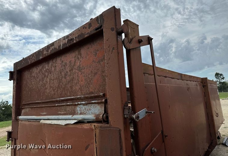 image for item JD9105 Roll-off dumpster