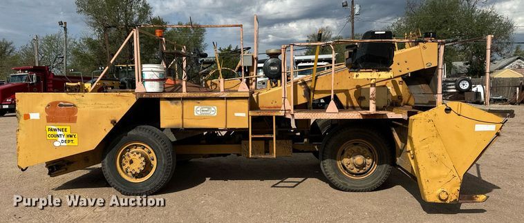 image for item JD9106 Flaherty K  chip spreader