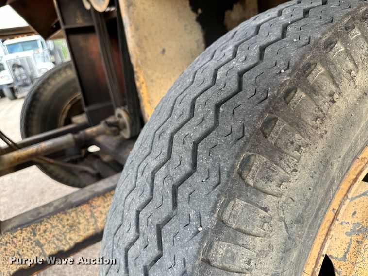 image for item JD9106 Flaherty K  chip spreader