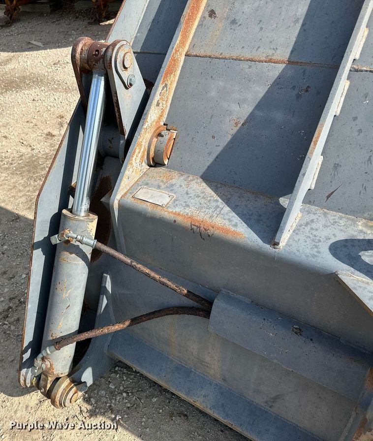 image for item JD9109 Dymax DMP-3.75  four-in-one bucket