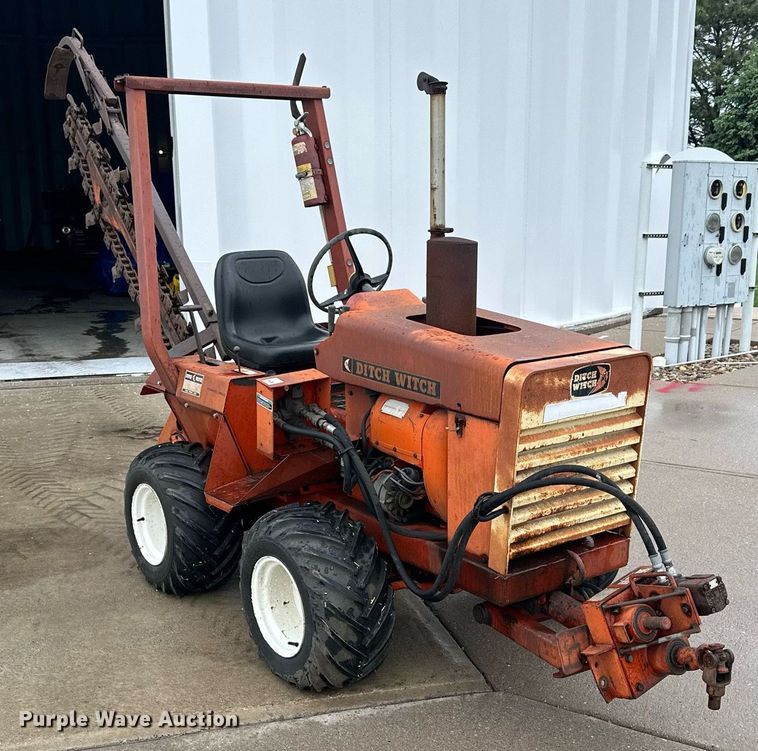image for item KL9040 Ditch Witch 2300  trencher