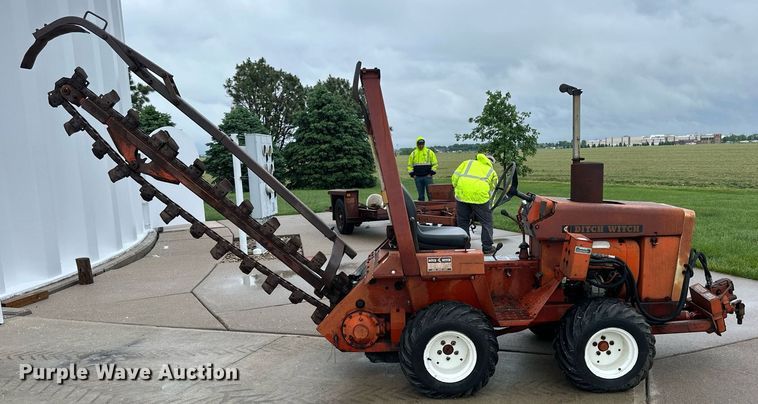 image for item KL9040 Ditch Witch 2300  trencher