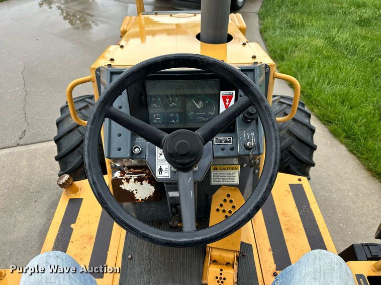 image for item KL9041 1995 Case 660  trencher